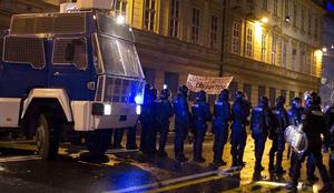 Veniger: Petkov protest najintenzivnejši napad skupin na policiste