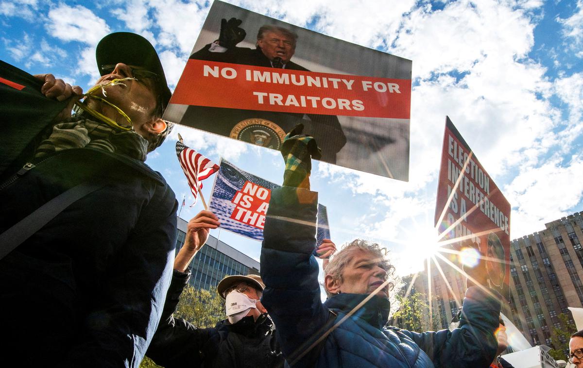 protesti proti Donaldu Trumpu | Trumpovo sklicevanje na imuniteto sta doslej zavrnila zvezna sodnica Aileen Cannon, ki vodi sodni postopek po obtožnici posebnega tožilca Smitha v Washingtonu in zvezno prizivno sodišče. | Foto Reuters