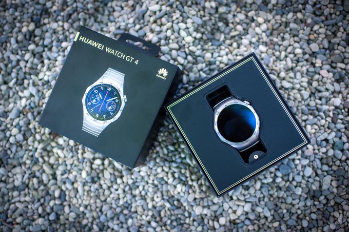 Odpiranje zavojčka večje pametne ure Huawei Watch GT 4 | Foto: Gaja Hanuna