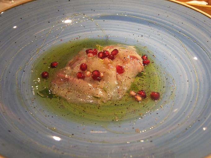 Brancinov karpačo, najbolj znamenita jed v Pikolu | Foto: Miha First