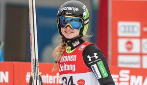 Križnarjeva najboljša Slovenka, Ema Klinec padla, Hölzlova pa zmagala v Oberstdorfu