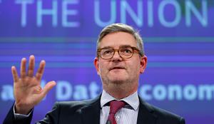 Evropska komisija pred evropskimi volitvami svari pred lažnimi novicami