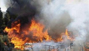 V Grčiji divjajo požari, na pomoč tudi letala drugih držav