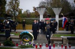 Državni vrh ob dnevu spomina na mrtve položil vence na ljubljanskih Žalah