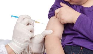 Izpad rutinskega cepljenja dojenčkov med pandemijo bo treba nadomestiti #video