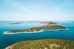Luksuzni hrvaški otok: gostje prišli, letovišče brez vode in elektrike