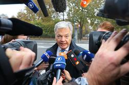 Evropski komisar proučuje možnosti, "kako prisiliti Slovenijo"
