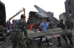 Letalo padlo na hotel in masažni salon, število smrtnih žrtev preseglo 140 (foto)
