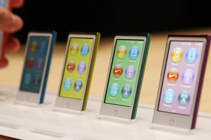 Sedma in tudi zadnja generacija predvajalnika iPod Nano, ki ga je Apple predstavil septembra 2012. | Foto: Reuters