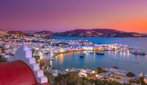 Grški otok, na katerem si počitnice privoščijo le najbogatejši