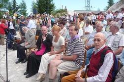 Več sto ljudi na 22. srečanju treh Slovenij na Svetih Višarjah