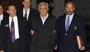 Strauss-Kahn izpuščen iz hišnega pripora