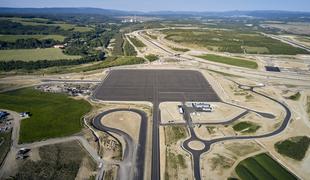 Za 300 milijonov evrov: BMW na Češkem zgradil največji testni center