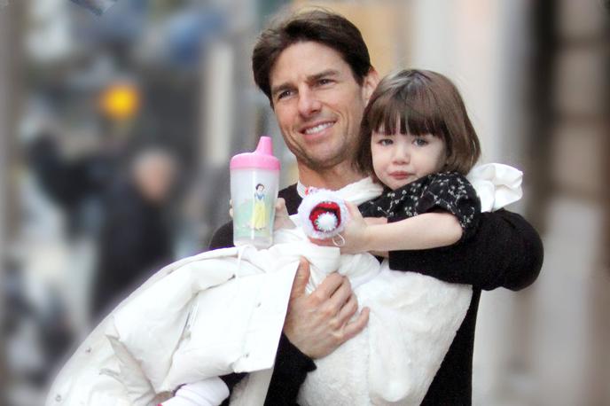 Tom Cruise in Suri Cruise | Suri Cruise je edina biološka hči Toma Cruisa, zato jo je po rojstvu z veseljem razkazoval fotografom. | Foto Profimedia