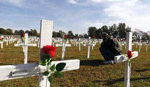 Oskrunili argentinsko pokopališče na Falklandskih otokih