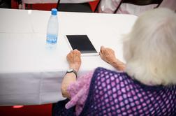 Ministrstvo za digitalno preobrazbo objavilo javno naročilo za usposabljanje starejših