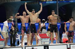 Plavalni kralj iger s kolegi do svetovnega rekorda in petega zlata
