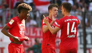 Werder do prve zmage v sezoni, Kamplovi na vrhu