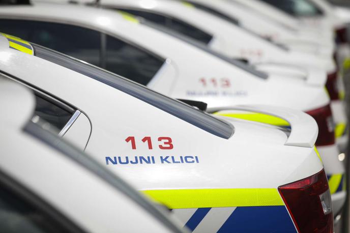 policija, policijski avto | Policija zbira informacije o trku dveh avtomobilov. | Foto STA