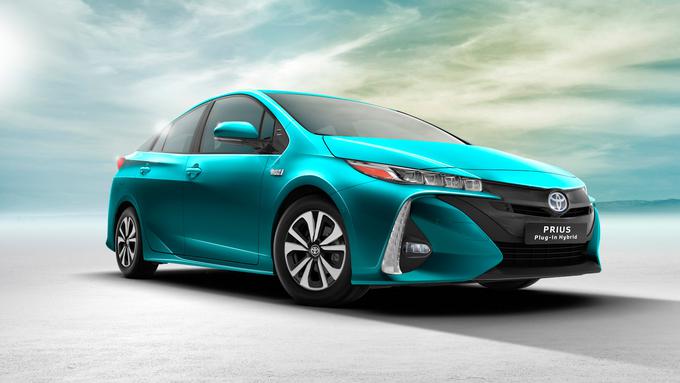 Za neodločene - Toyota bo v kratkem ponudila tudi novo generacijo priusa kot priključnega hibrida z 1,4-litrsko porabo goriva, rekordno nizkim količnikom zračnega upora (0,24) in sposobnostjo vožnje zgolj na elektriko 135 kilometrov na uro. Električni doseg bo več kot 50-kilometrski. | Foto: Ciril Komotar