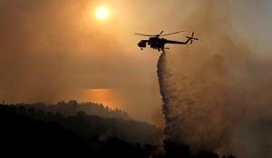 Obsežni požari in vročina še naprej pustošijo v Grčiji in Turčiji