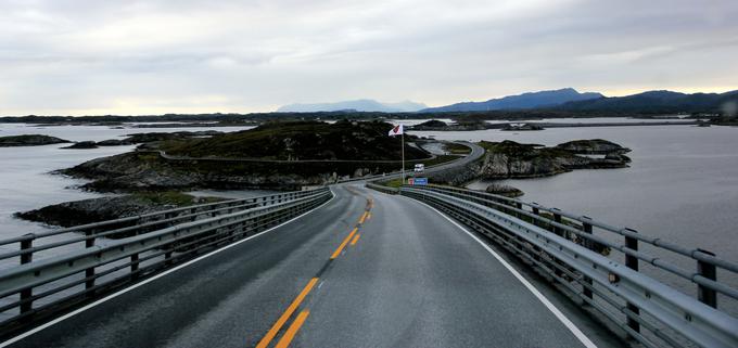 Med potjo voznik prevozi osem mostov in se lahko ustavi na številnih različno velikih otočkih. | Foto: Flickr/Creative Commons 2.0