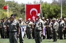 V novih turških napadih več mrtvih civilistov