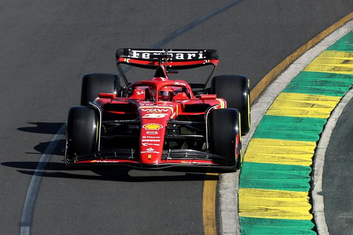 Melbourne Charles Leclerc Ferrari | Charles Leclerc s Ferrarijem v prvem zavoju parkovnega dirkališča v Melbournu. | Foto Reuters