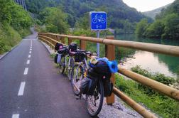 Dve dekleti, dve gorski kolesi in ena rajska Slovenija (foto)