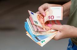 Slovenska inflacija oktobra občutno nad povprečjem evrskega območja