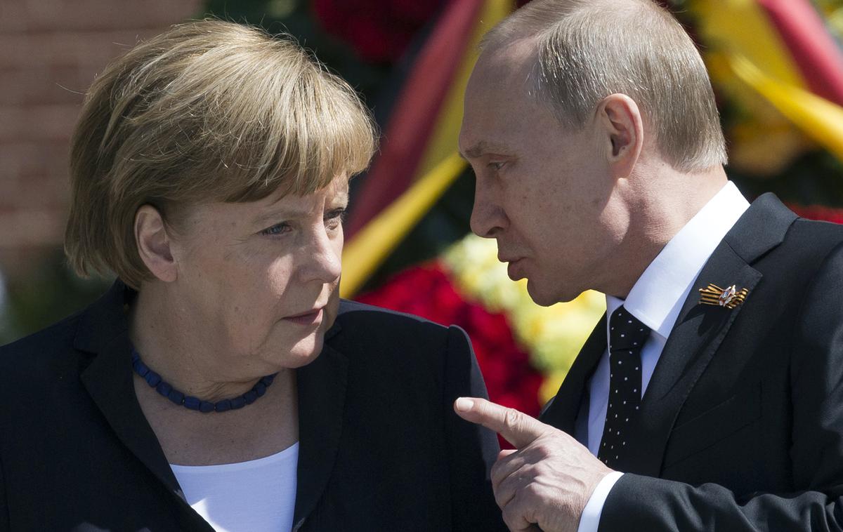 Angela Merkel in Vladimir Putin | Angela Merkel, ki je postala kanclerka leta 2005, je tudi zaradi nemških gospodarskih interesov kar šestnajst let dobro sodelovala z ruskim predsednikom Vladimirjem Putinom. | Foto Guliverimage
