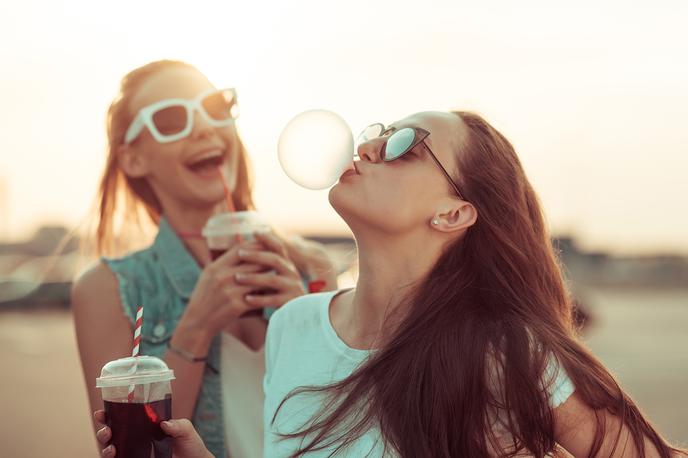 prijateljici, veselje, poletje | Foto Shutterstock