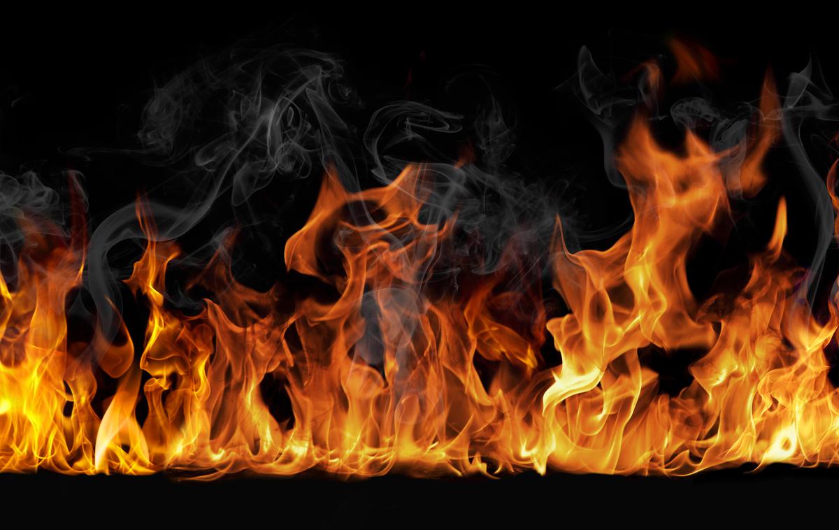 ogenj, | Požar so že pogasili, nevarnosti za prebivalstvo ni, nastala pa je gmotna škoda.  | Foto Shutterstock