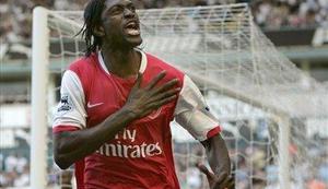 Adebayor ostaja v Arsenalu