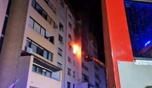 Požar v celoti uničil stanovanje, lastnika odpeljali v UKC Maribor #foto
