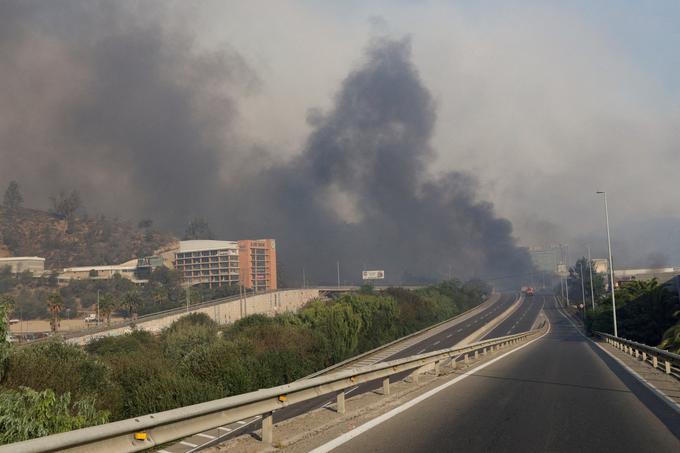 Po vsem Čilu so po poročanju nemške tiskovne agencije dpa v soboto zabeležili 143 požarov.  | Foto: Reuters