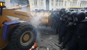 Na ulicah Kijeva več kot 100.000 protestnikov (video)