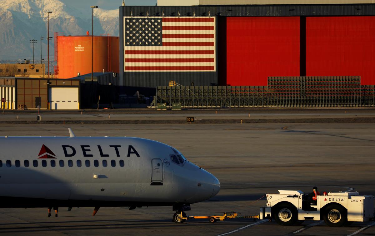 Delta Airlines, Delta | Kabinsko osebje je poročalo o vibracijah, je sporočila Zvezna agencija za letalstvo, ki preiskuje incident.  | Foto Reuters