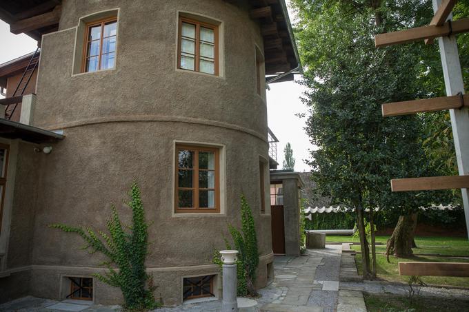 Hišo na Karunovi 4 je leta 1915 kupil arhitektov starejši brat Andrej, Jože pa se je v njej naselil leta 1921, ko se je iz Prage vrnil v Ljubljano. Štiri leta zatem je zgradil stolp, prizidek k hiši, ki si ga je tako dolgo želel. | Foto: 