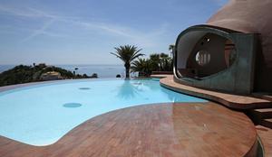 Palača mehurčkov na Azurni obali, kjer za eno noč pustite tisoč evrov (foto)
