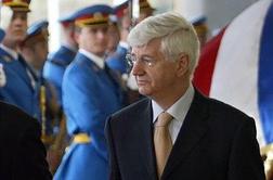 Bivši srbski obrambni minister obtožen zlorabe položaja