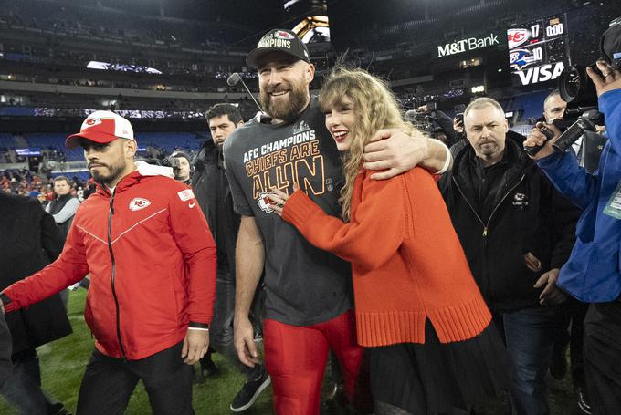 Taylor Swift je na letošnjem Super Bowlu podprla svojega partnerja Travisa Kelceja. | Foto: Reuters