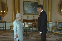 O čem sta klepetala predsednik Pahor in britanska kraljica #video