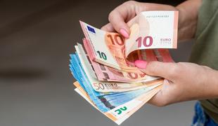 Slovenska inflacija oktobra občutno nad povprečjem evrskega območja