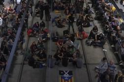 Protestniki v Kataloniji blokirajo ceste in železniško progo #video