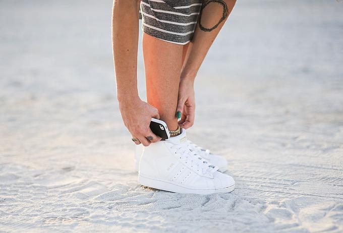 Superge so morda še najbolj udobna obutev, saj se v njih stopala najmanj potijo. | Foto: Getty Images