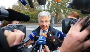 Evropski komisar proučuje možnosti, "kako prisiliti Slovenijo"