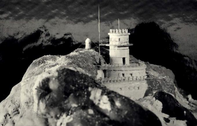 Maketa observatorija na Triglavu. Vir: arhiv Agencije RS za okolje. | Foto: 