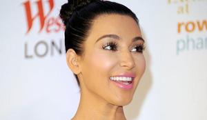 Kim Kardashian bo legla pod skalpel