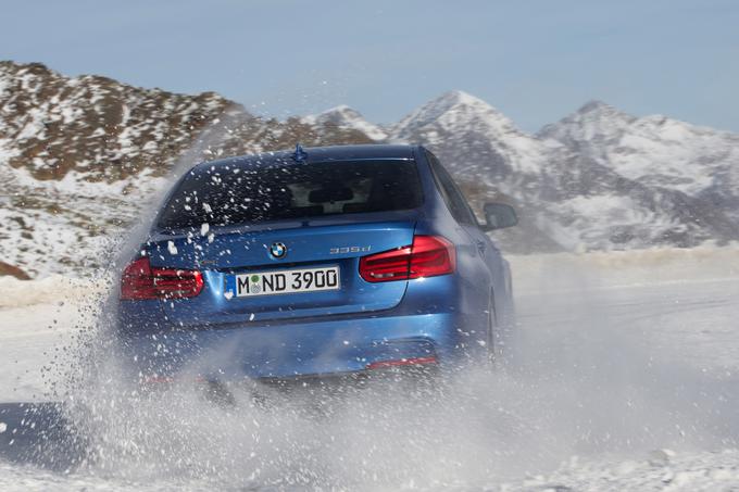 BMW danes štirikolesni pogon ponuja že pri 12 različnih modelnih serijah, kar pomeni okoli 110 različnih modelov (karoserija, motor in oprema). Pravijo, da je danes že približno vsak tretji prodani BMW po vsem svetu štirikolesno gnan.  | Foto: BMW